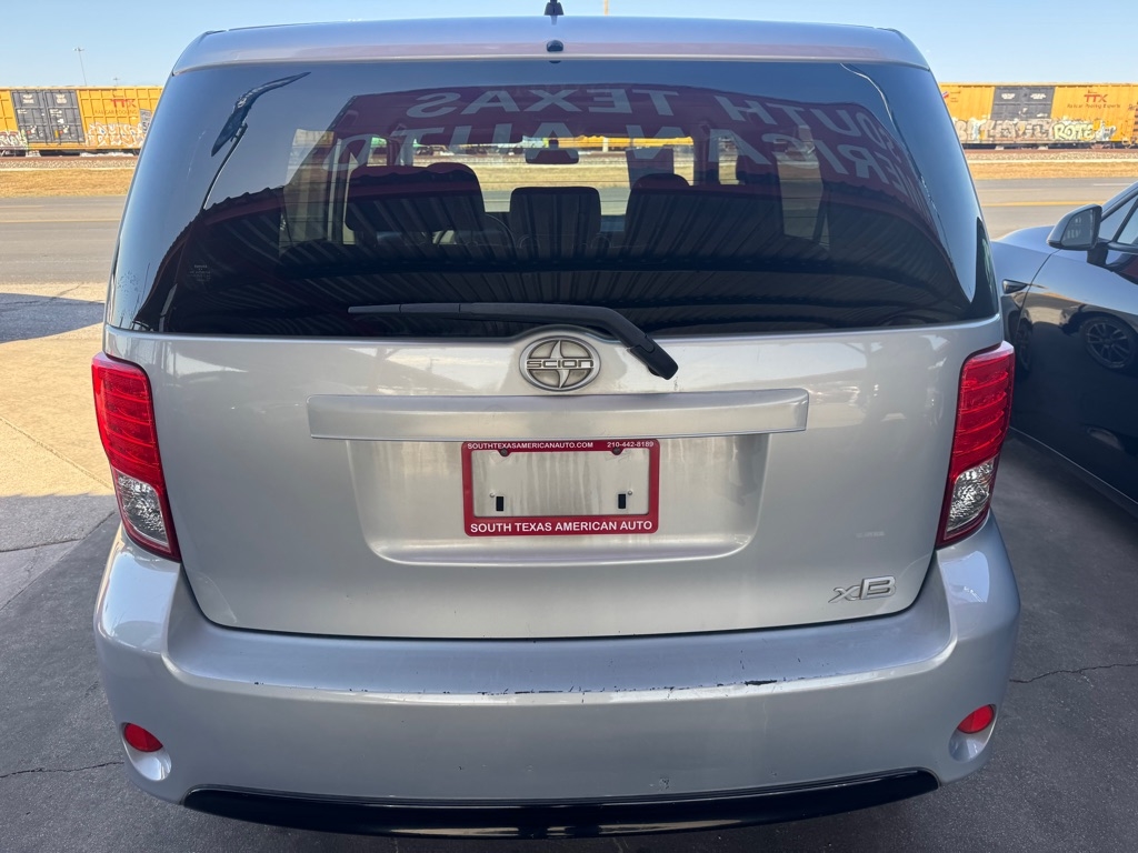 Scion xB 5-Door Wagon 5-Spd MT 2013