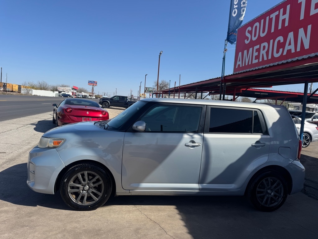 Scion xB 5-Door Wagon 5-Spd MT 2013