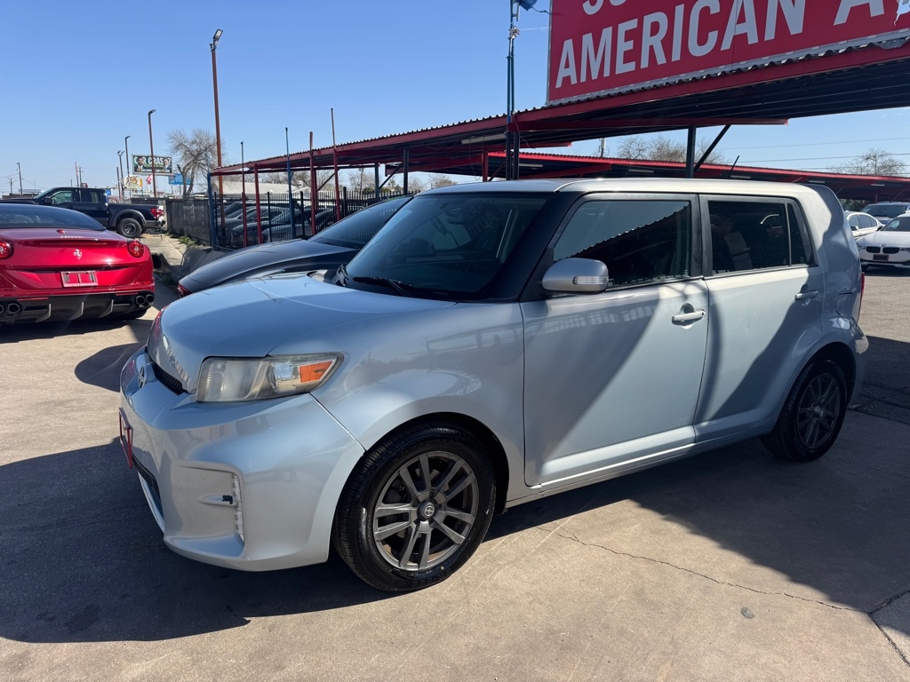 Scion xB 5-Door Wagon 5-Spd MT 2013