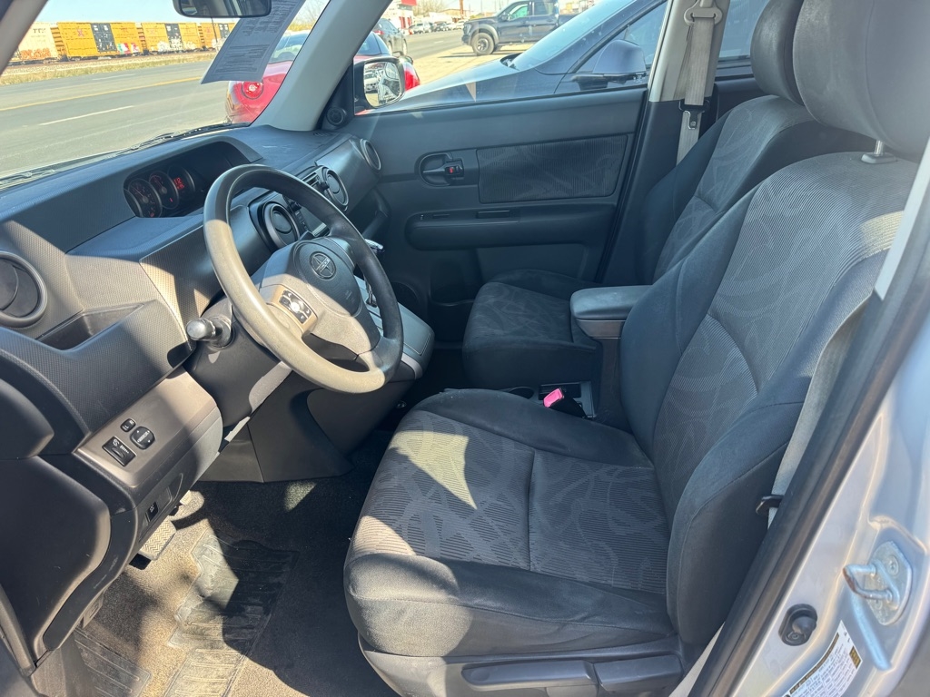 Scion xB 5-Door Wagon 5-Spd MT 2013