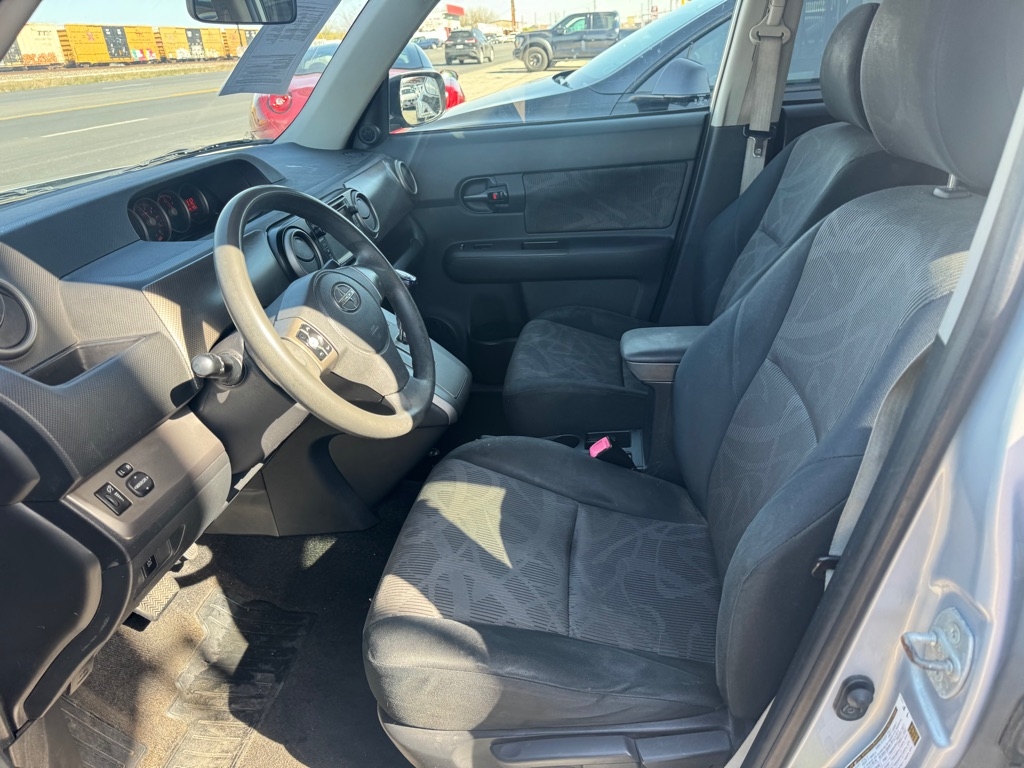 Scion xB 5-Door Wagon 5-Spd MT 2013