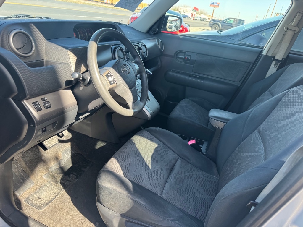 Scion xB 5-Door Wagon 5-Spd MT 2013