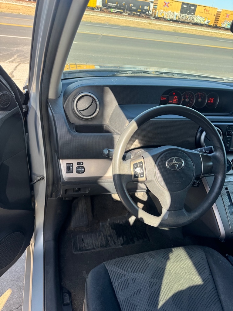 Scion xB 5-Door Wagon 5-Spd MT 2013