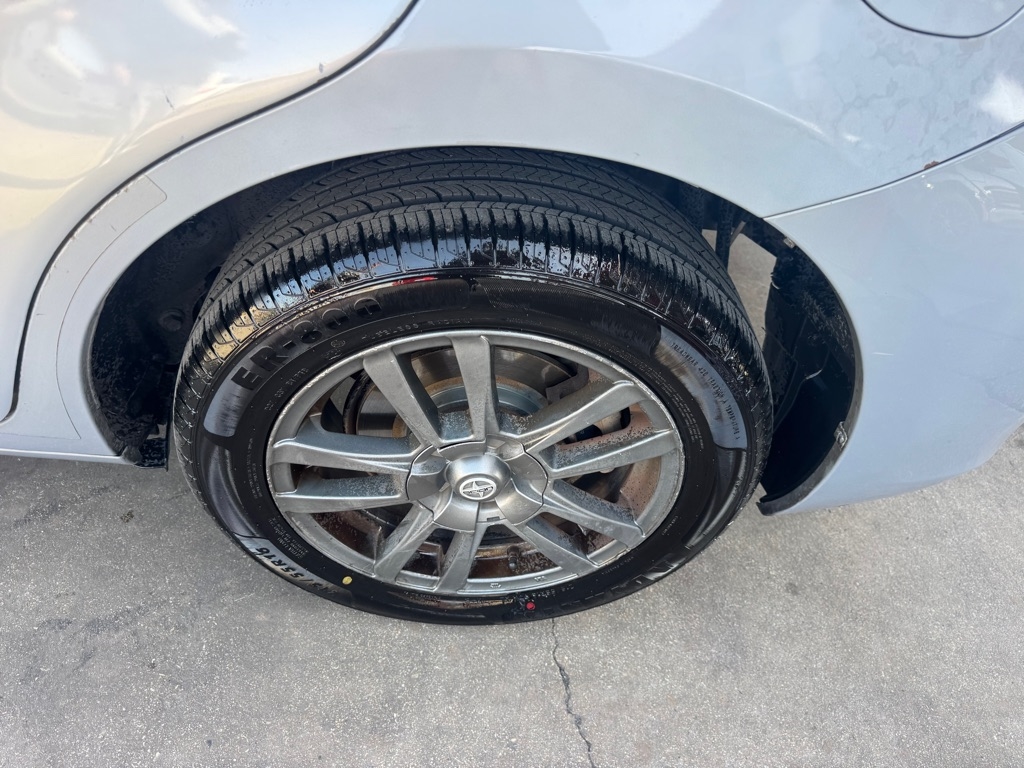 Scion xB 5-Door Wagon 5-Spd MT 2013