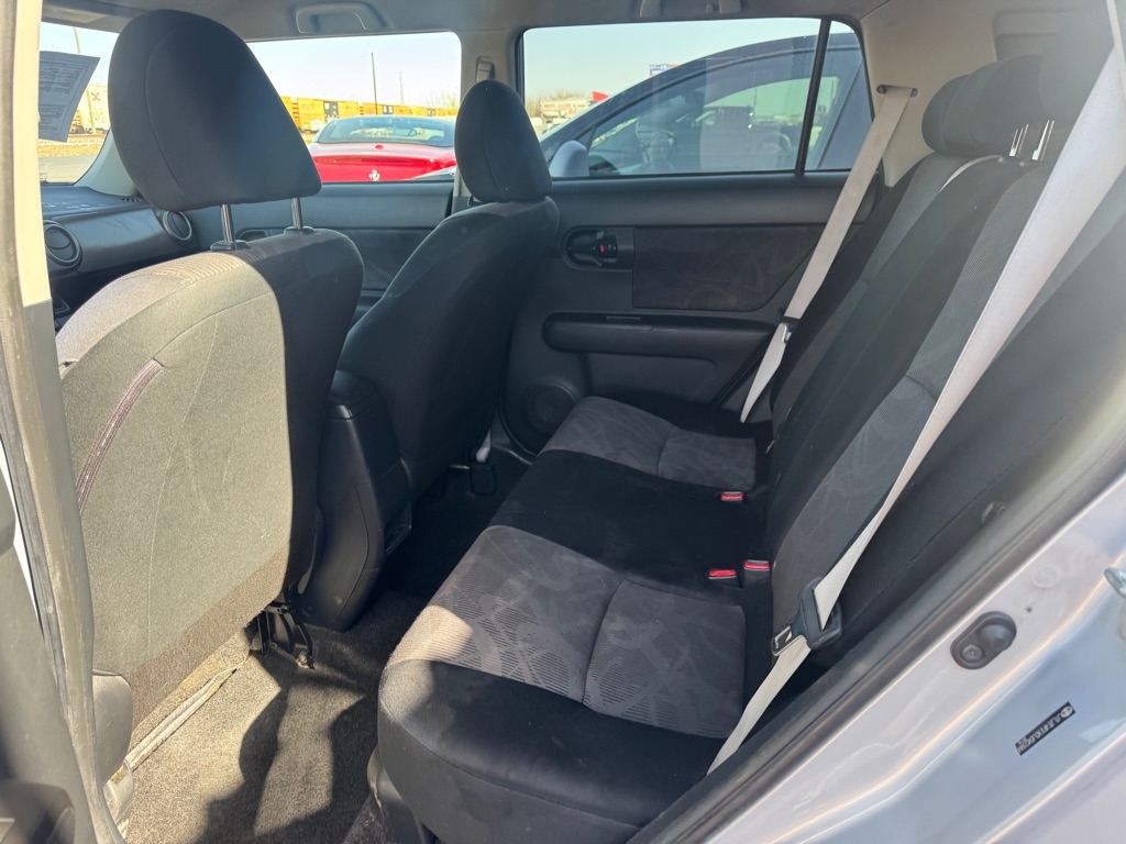 Scion xB 5-Door Wagon 5-Spd MT 2013