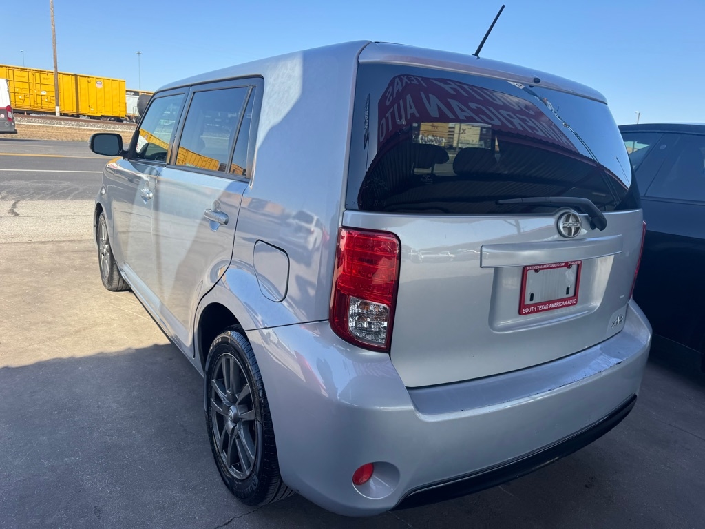 Scion xB 5-Door Wagon 5-Spd MT 2013
