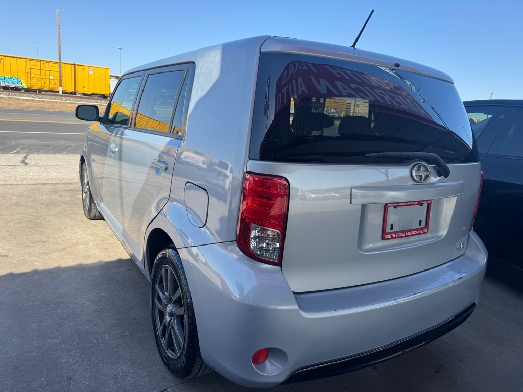 Scion xB 5-Door Wagon 5-Spd MT 2013