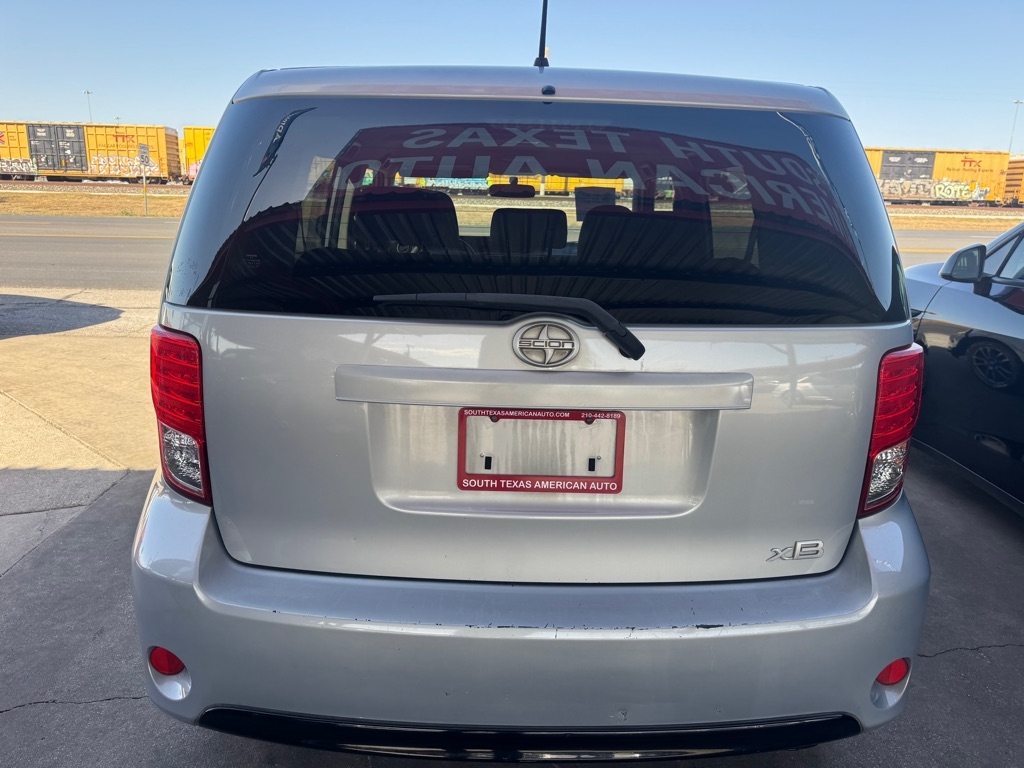 Scion xB 5-Door Wagon 5-Spd MT 2013