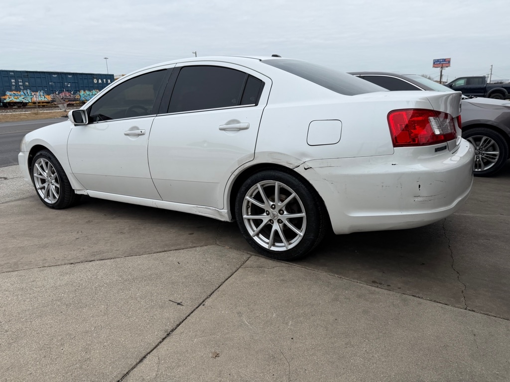 Mitsubishi Galant ES 2011