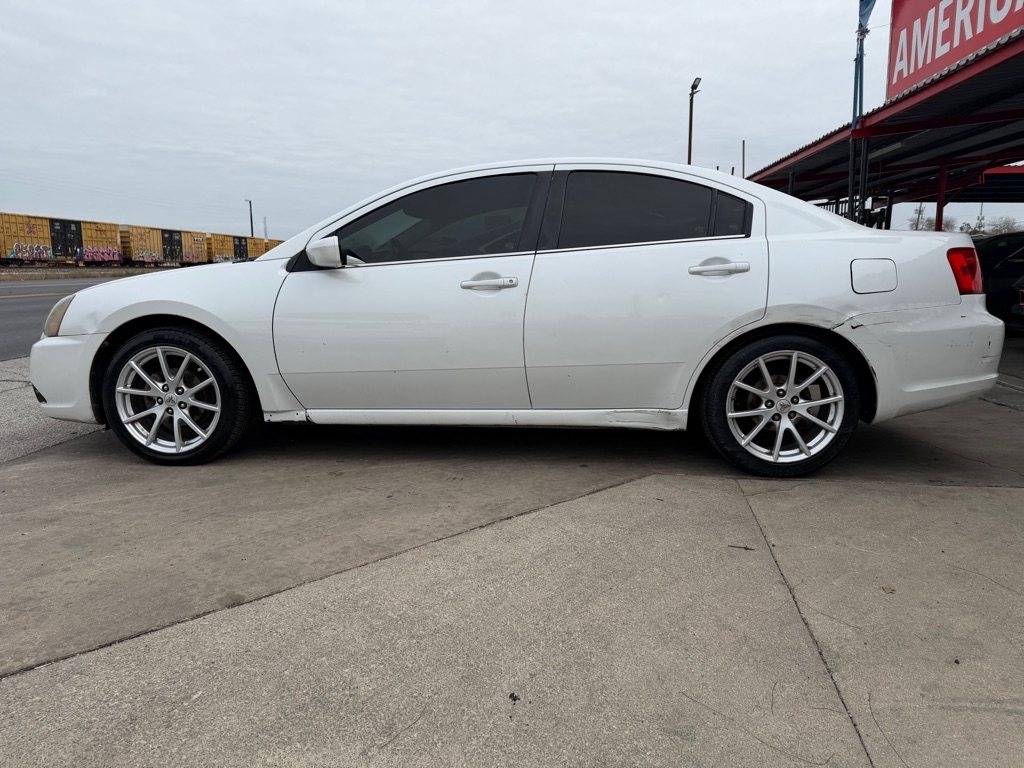 Mitsubishi Galant ES 2011