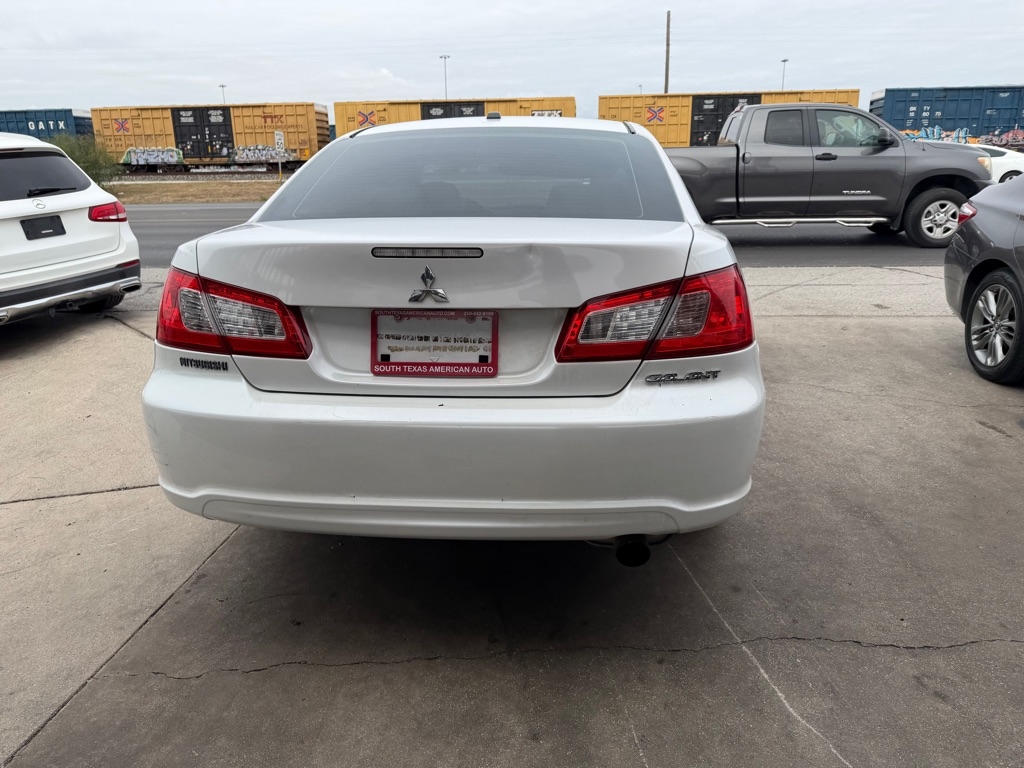 Mitsubishi Galant ES 2011