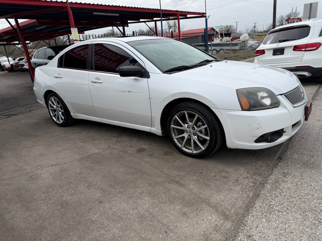 Mitsubishi Galant ES 2011