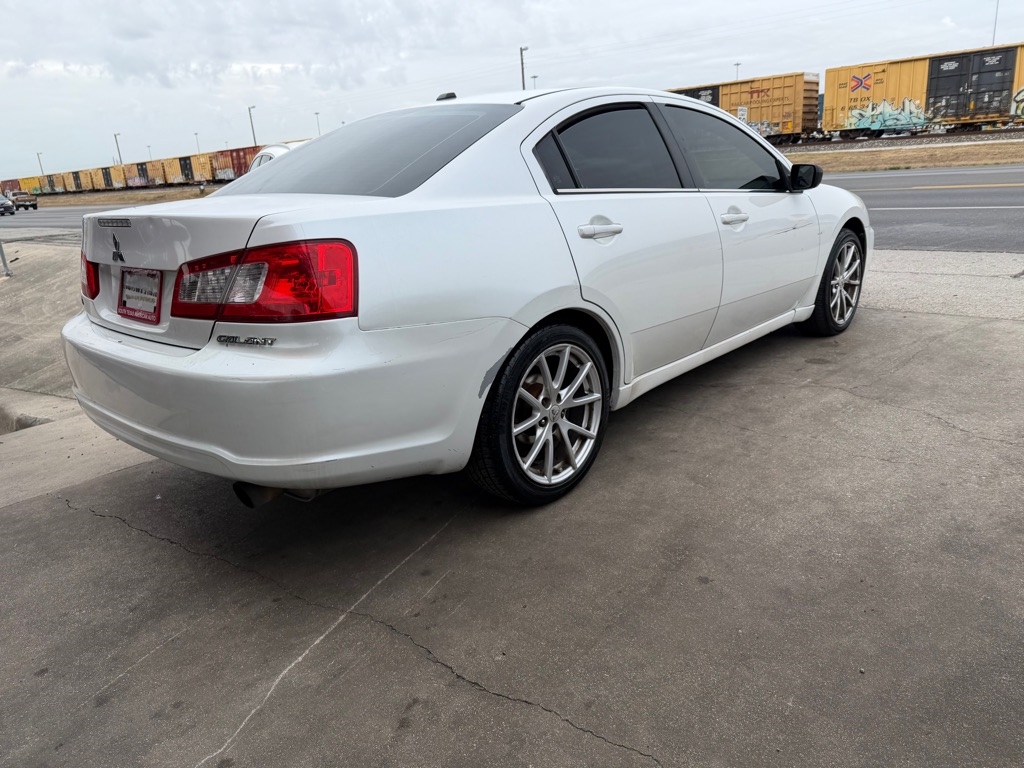 Mitsubishi Galant ES 2011