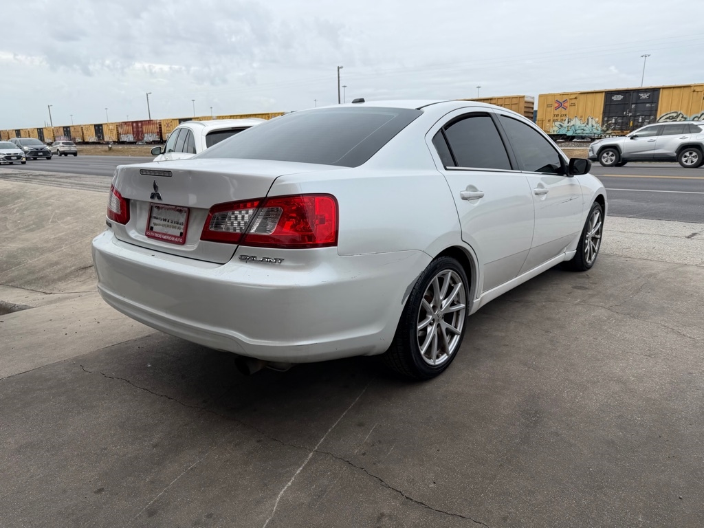 Mitsubishi Galant ES 2011