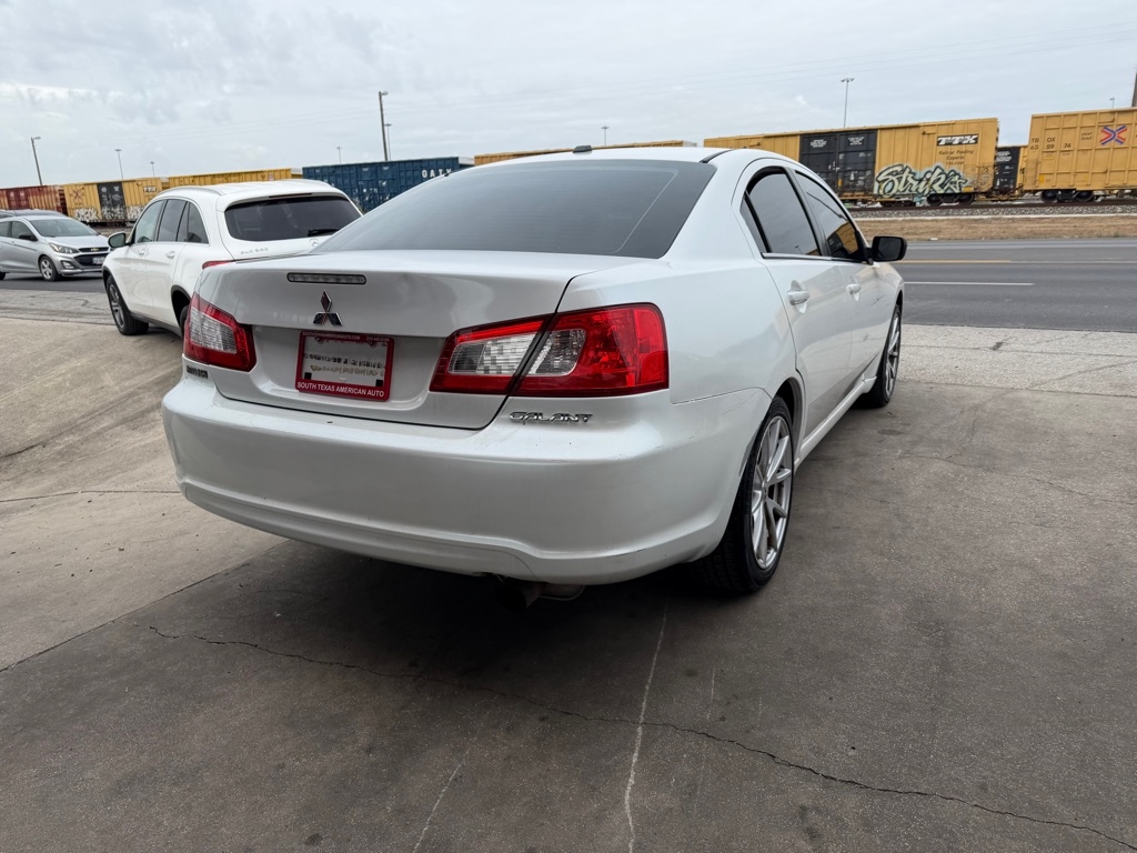 Mitsubishi Galant ES 2011