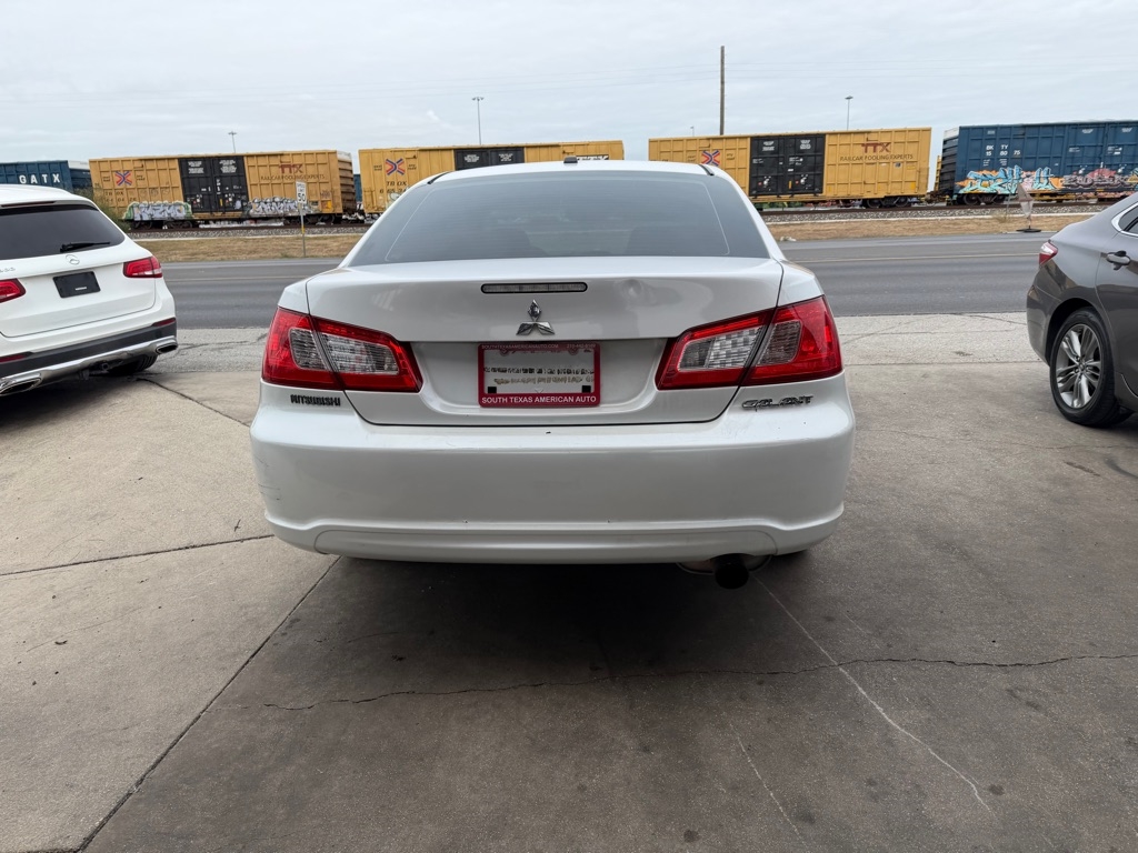 Mitsubishi Galant ES 2011