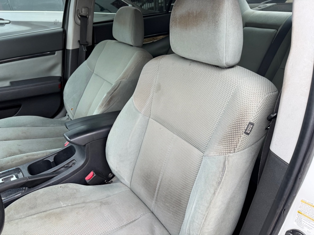 Mitsubishi Galant ES 2011