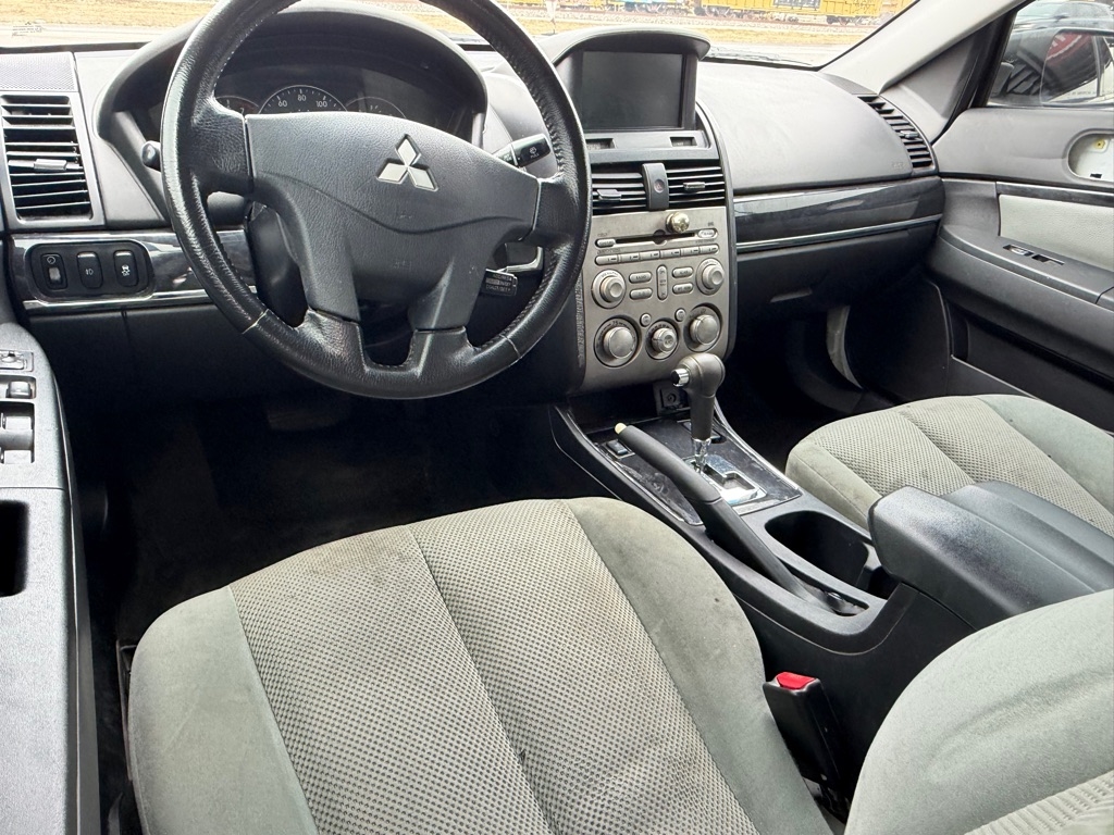 Mitsubishi Galant ES 2011