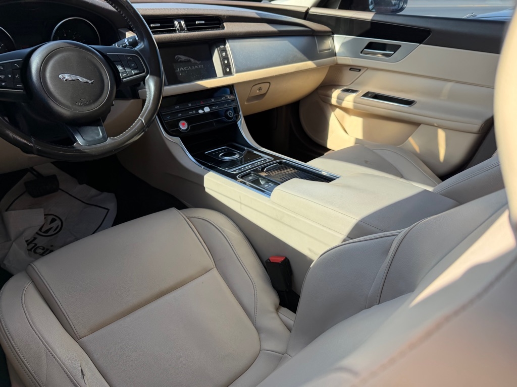 Jaguar XF-Series 35t Premium 2017