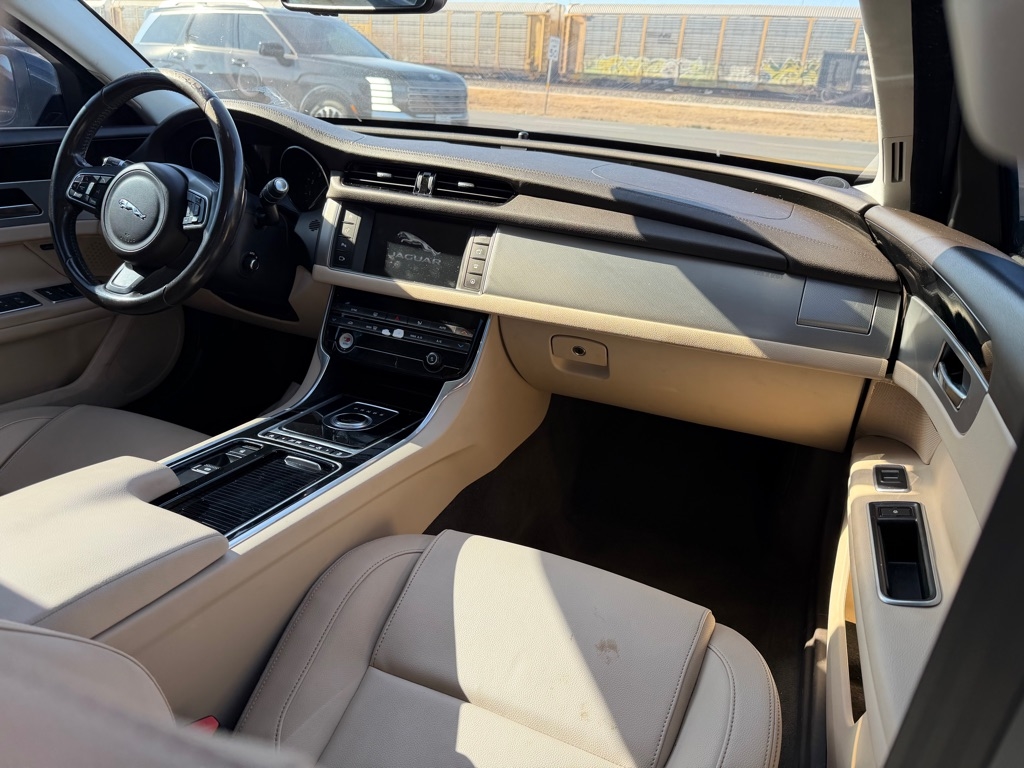 Jaguar XF-Series 35t Premium 2017