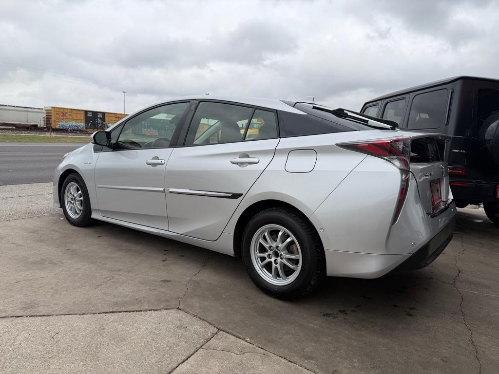 Toyota Prius Two 2018