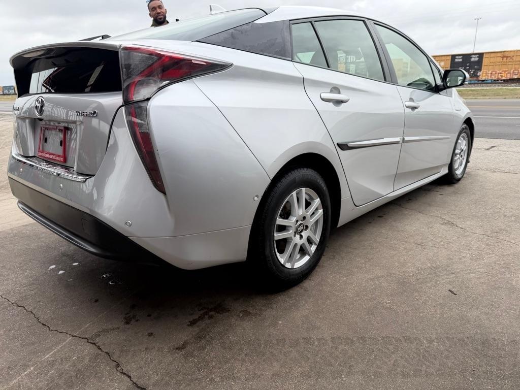Toyota Prius Two 2018