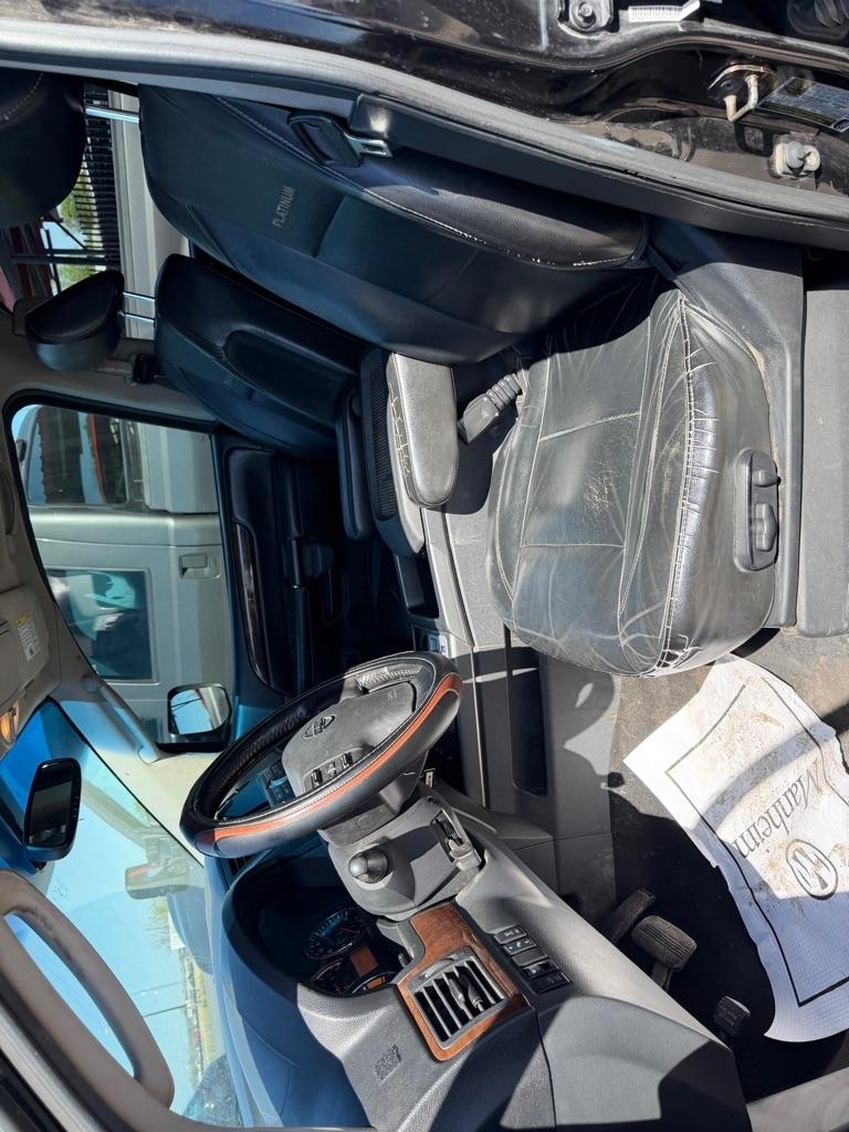 Nissan Armada Platinum 2WD 2011