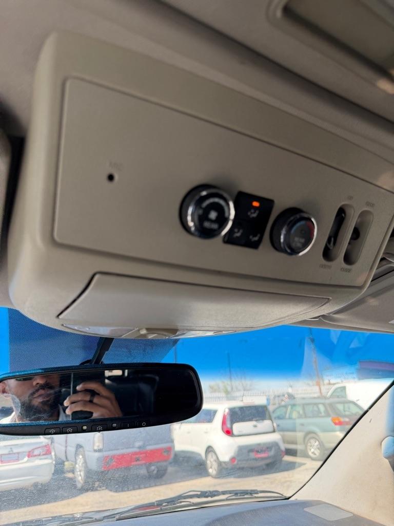 Nissan Armada Platinum 2WD 2011