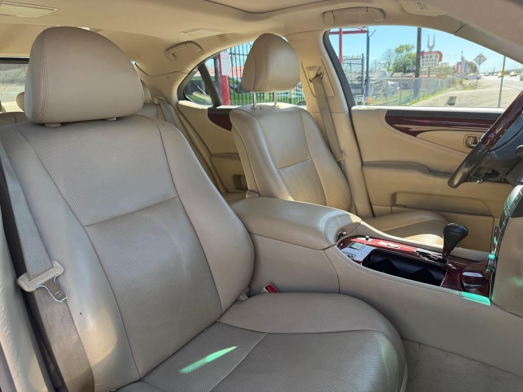 Lexus LS 460 Luxury Sedan 2008