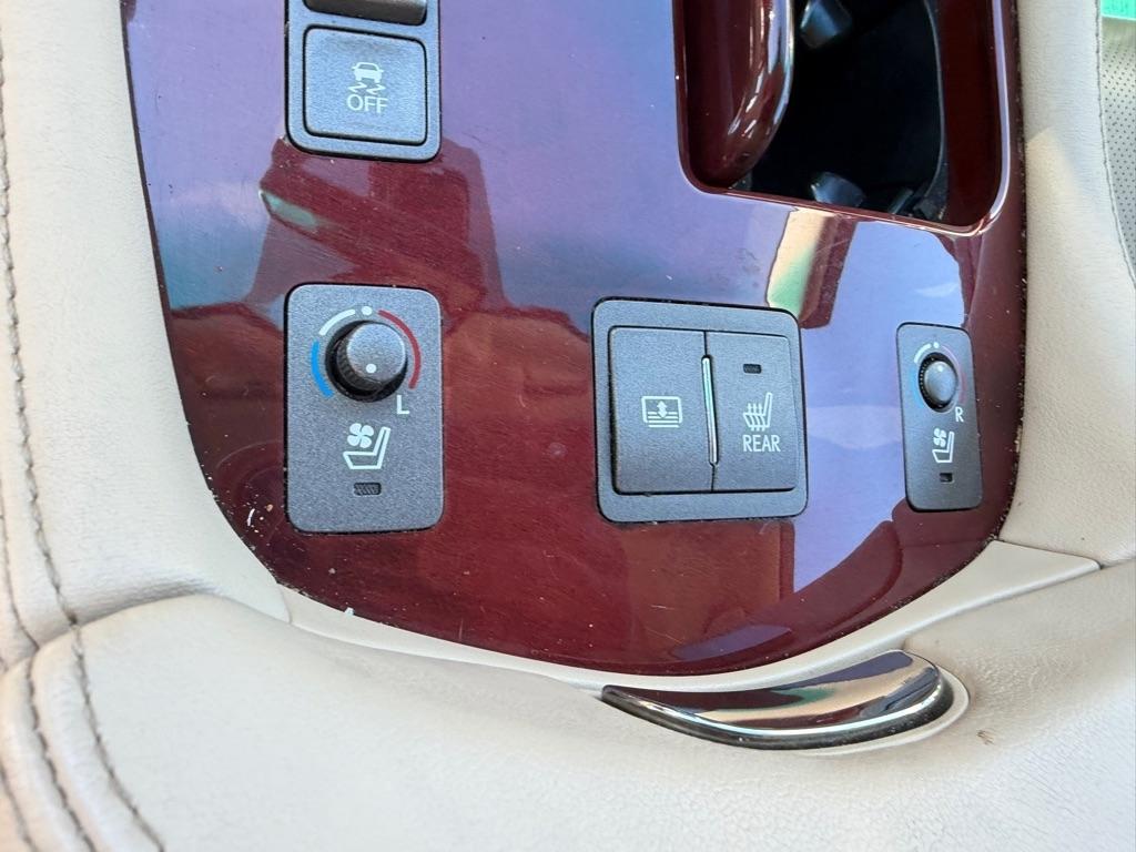 Lexus LS 460 Luxury Sedan 2008