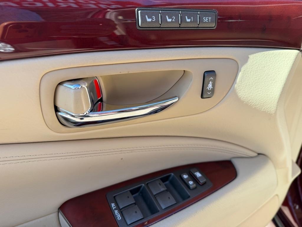 Lexus LS 460 Luxury Sedan 2008