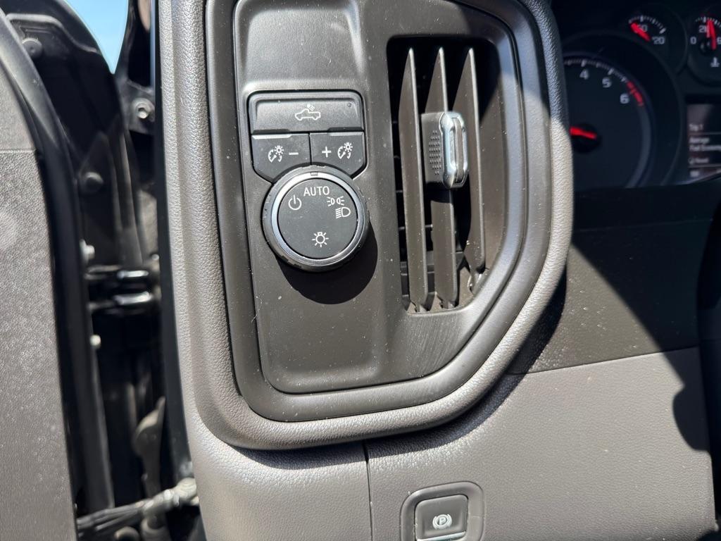 Chevrolet Silverado 1500 Custom Crew Cab Long Box 2WD 2020