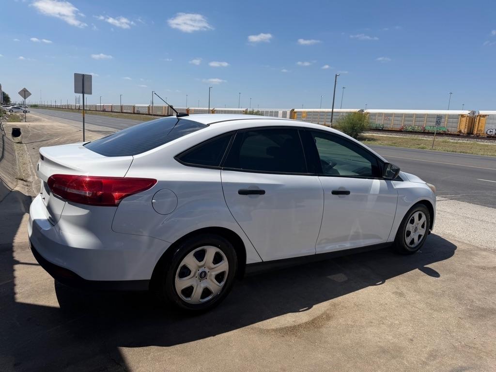 Ford Focus S Sedan 2016