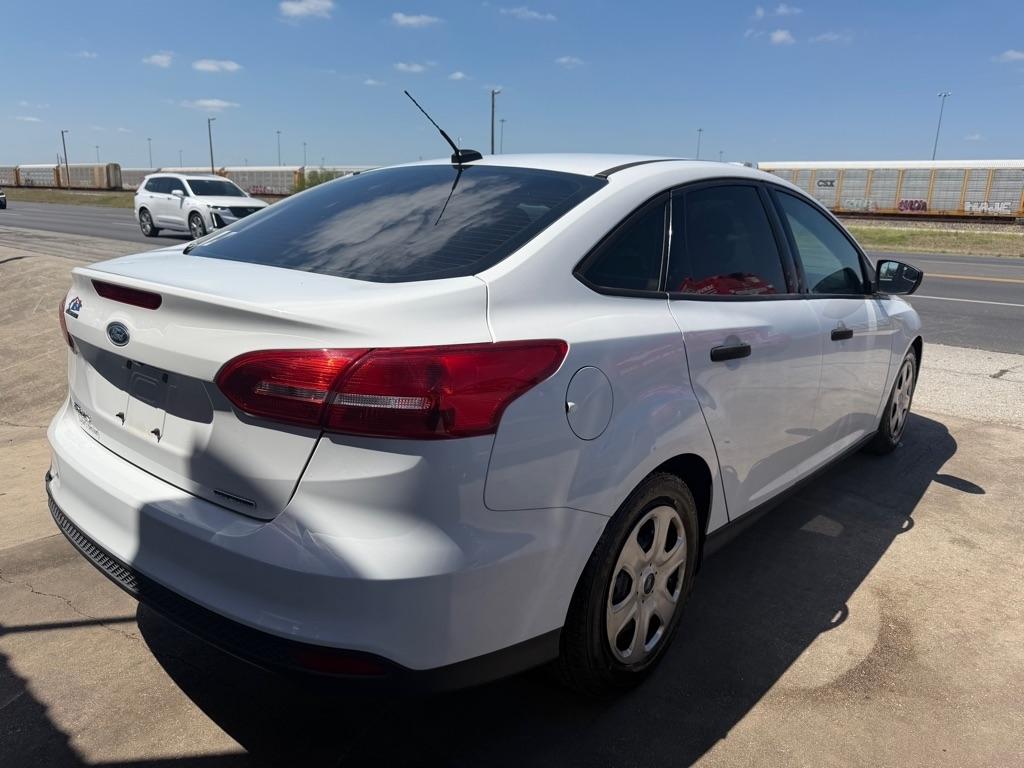 Ford Focus S Sedan 2016