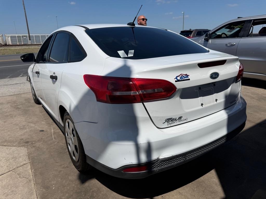 Ford Focus S Sedan 2016