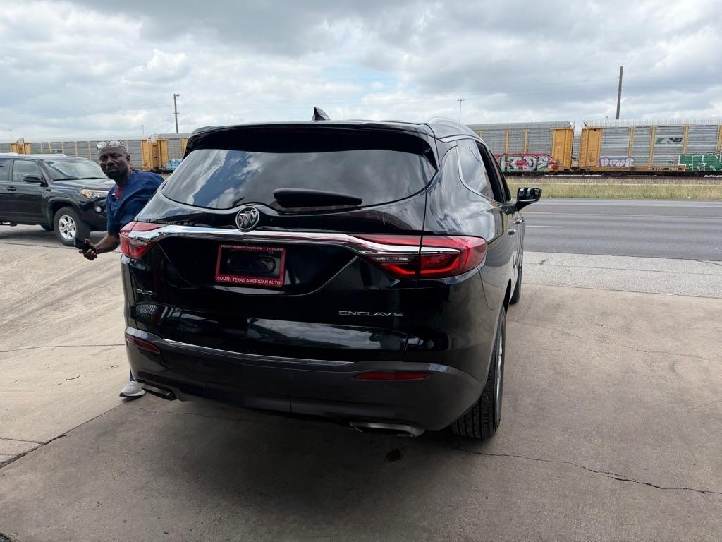 Buick Enclave Essence FWD 2018