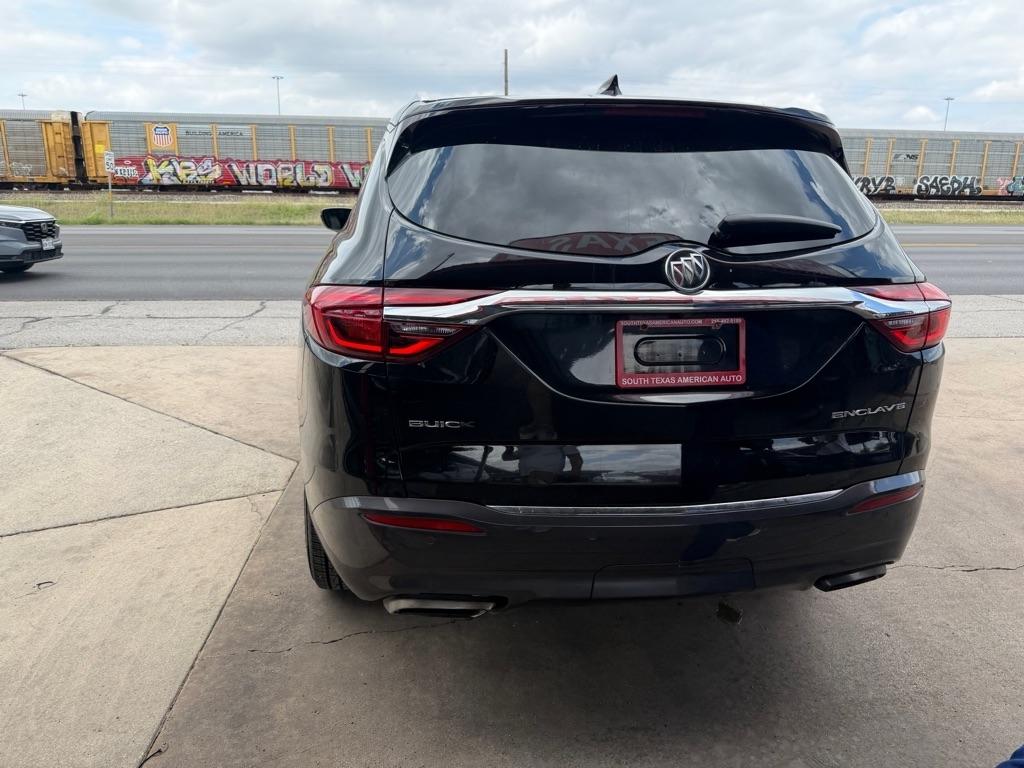 Buick Enclave Essence FWD 2018