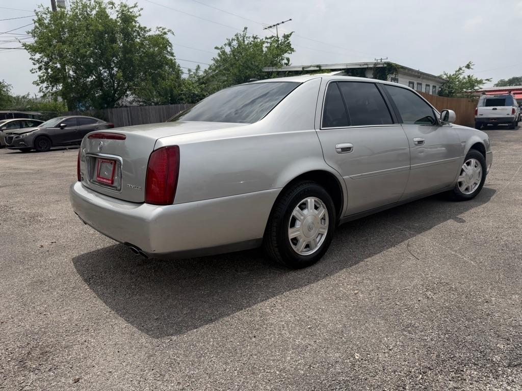 Cadillac DeVille Sedan 2005