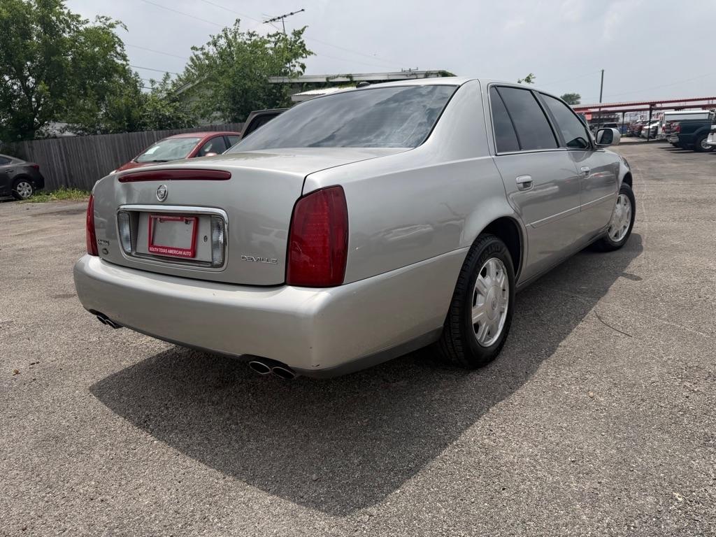 Cadillac DeVille Sedan 2005