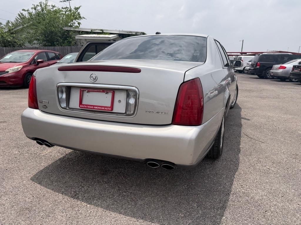 Cadillac DeVille Sedan 2005
