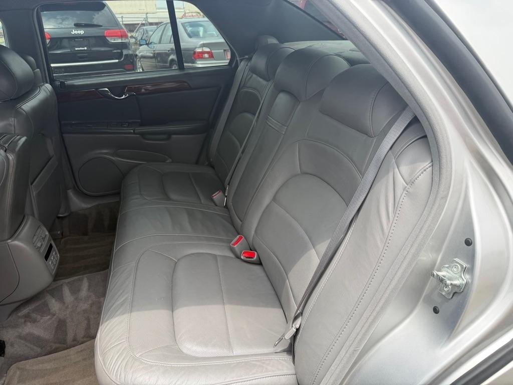 Cadillac DeVille Sedan 2005