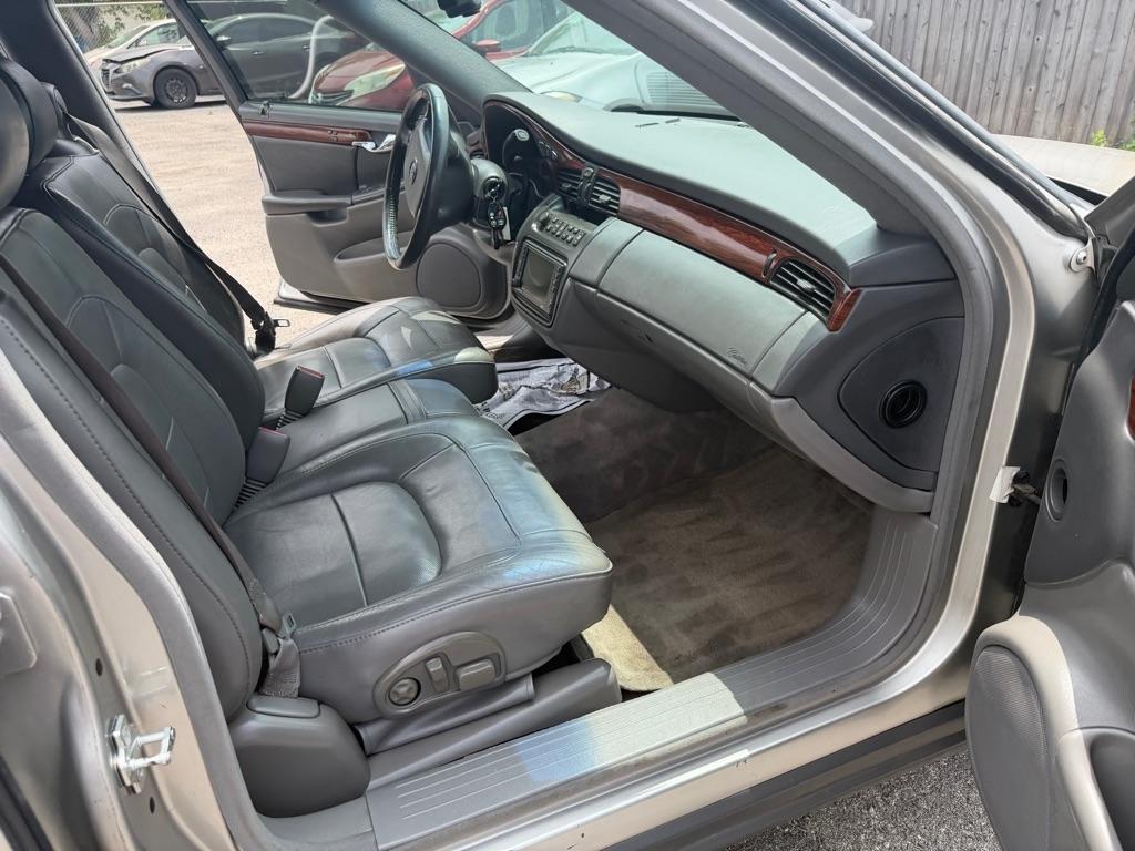 Cadillac DeVille Sedan 2005