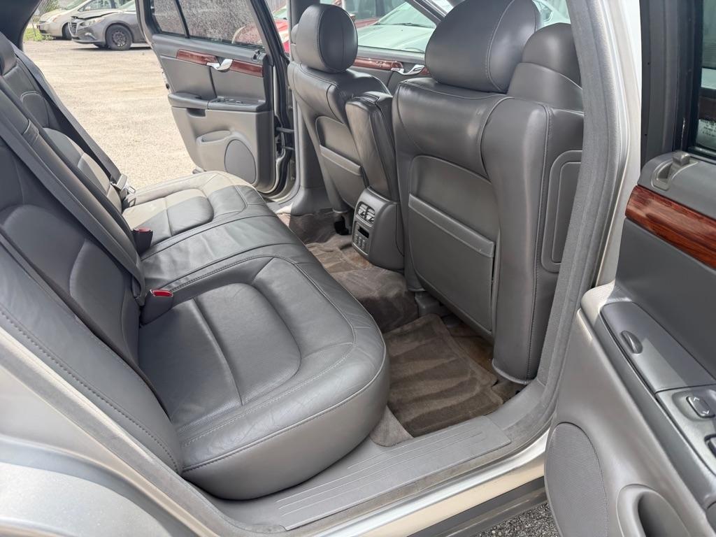 Cadillac DeVille Sedan 2005