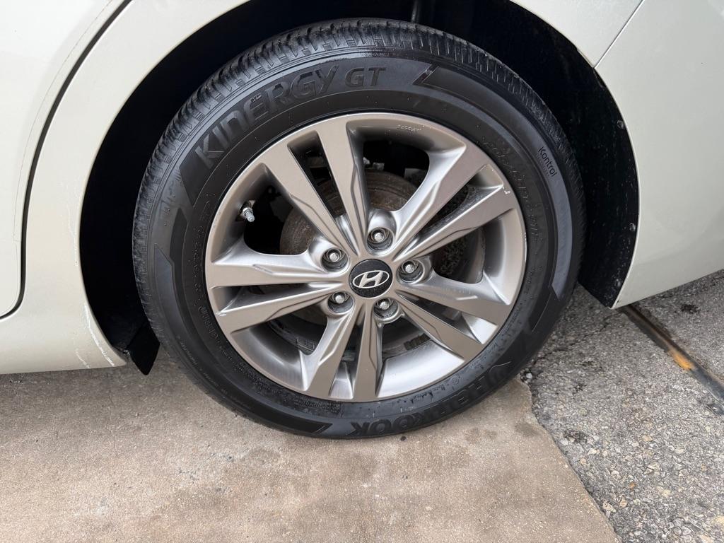 Hyundai Elantra Value Edition 6A 2017
