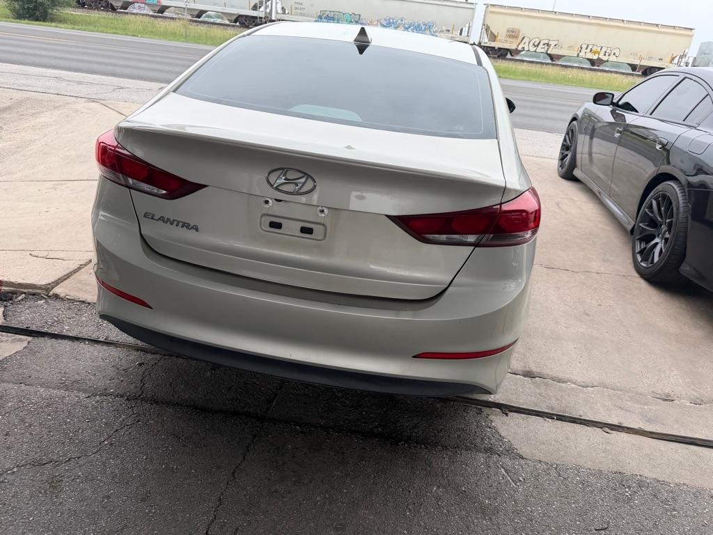 Hyundai Elantra Value Edition 6A 2017