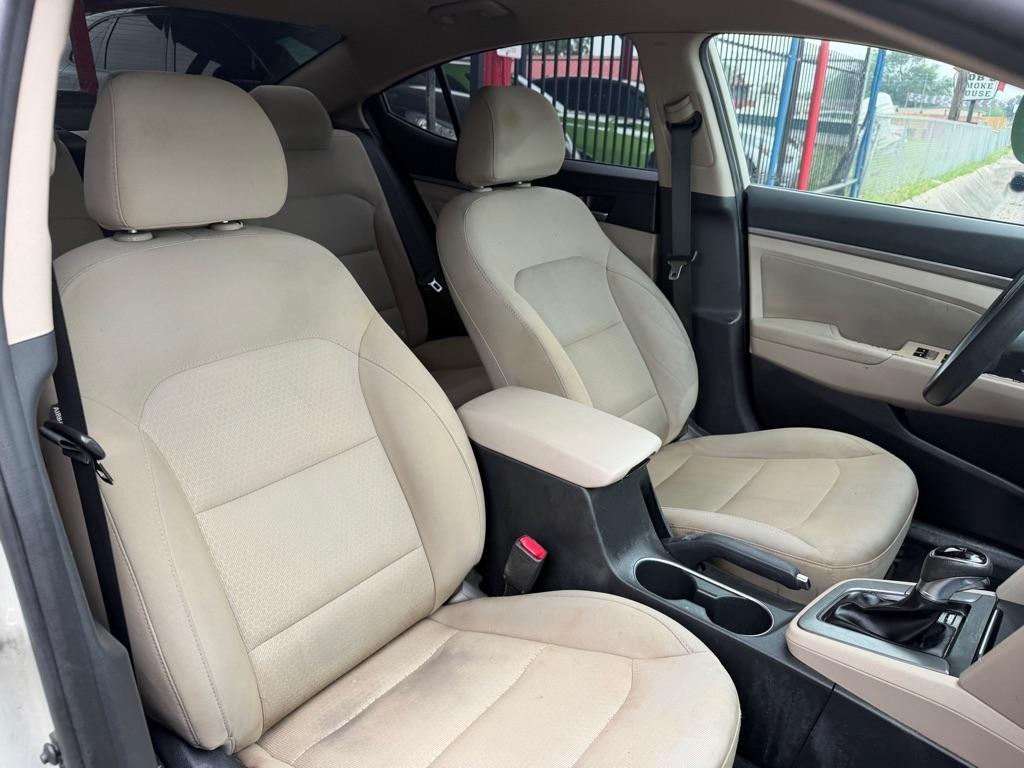 Hyundai Elantra Value Edition 6A 2017