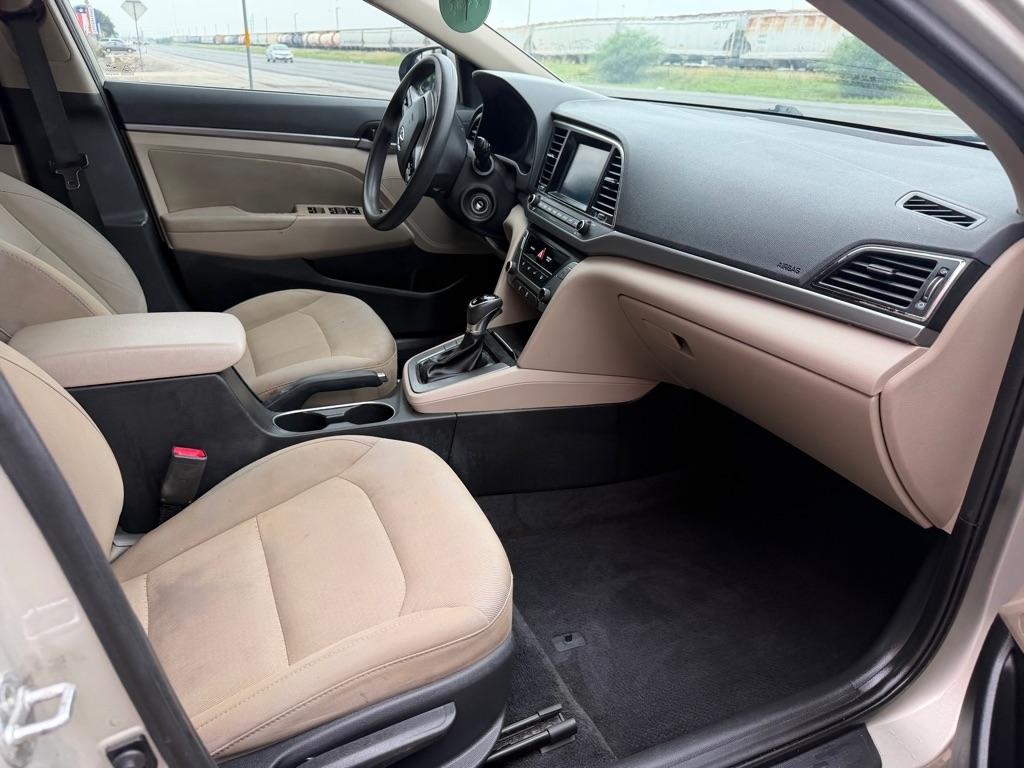 Hyundai Elantra Value Edition 6A 2017