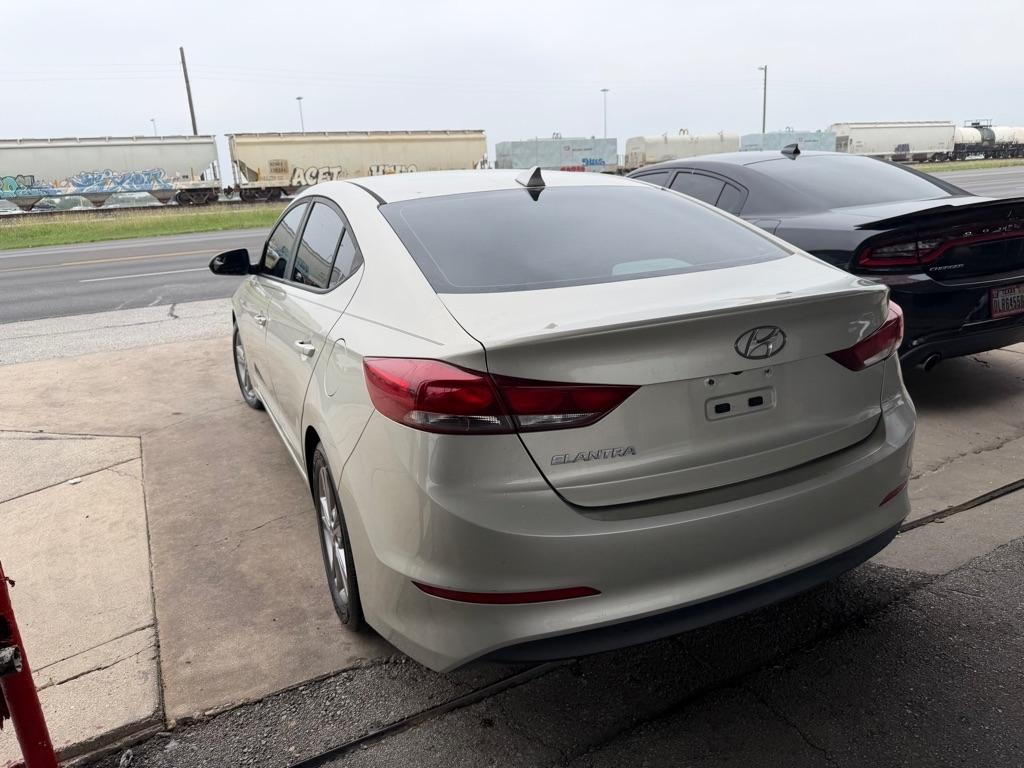 Hyundai Elantra Value Edition 6A 2017