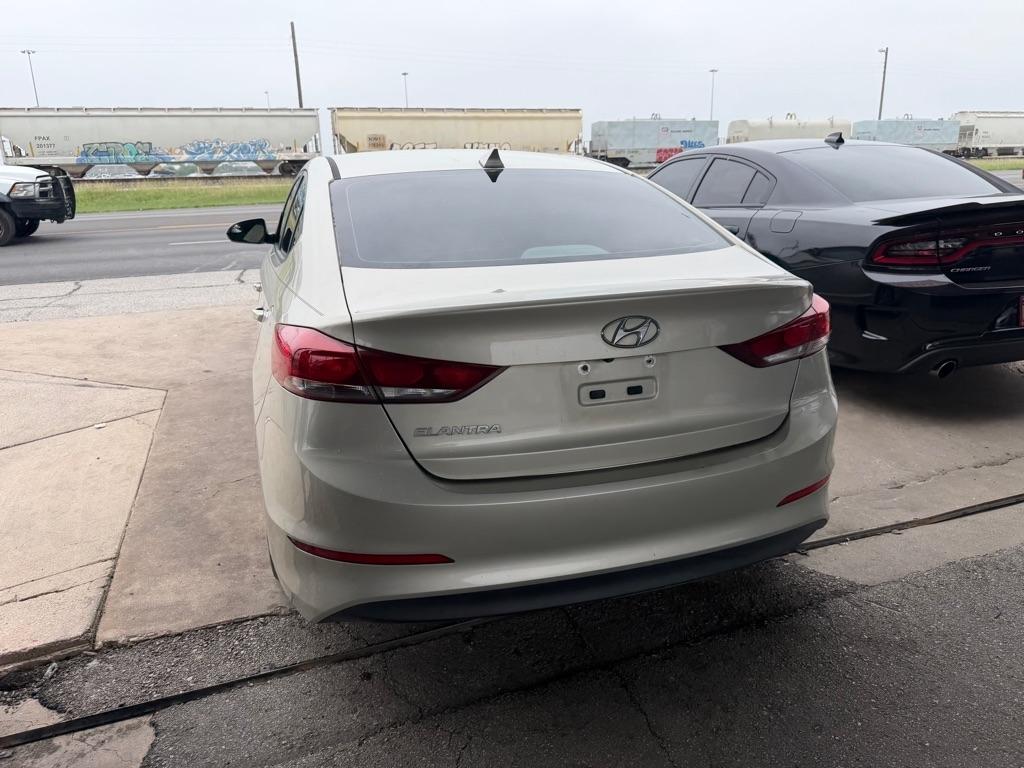 Hyundai Elantra Value Edition 6A 2017