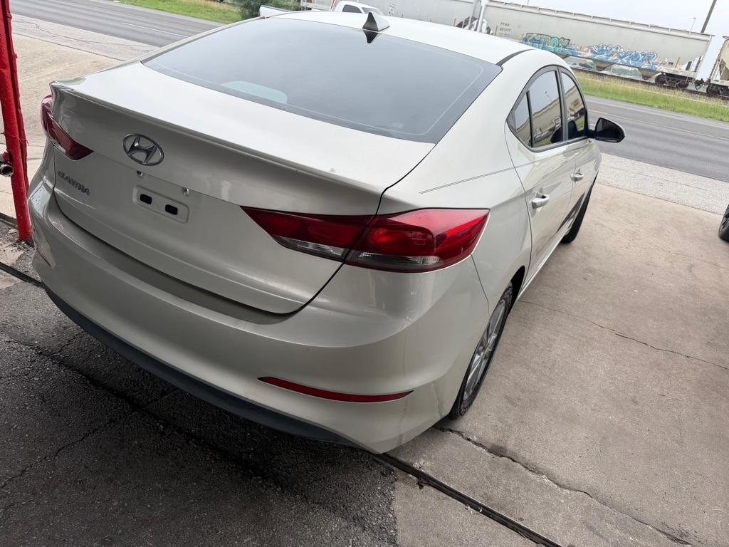 Hyundai Elantra Value Edition 6A 2017